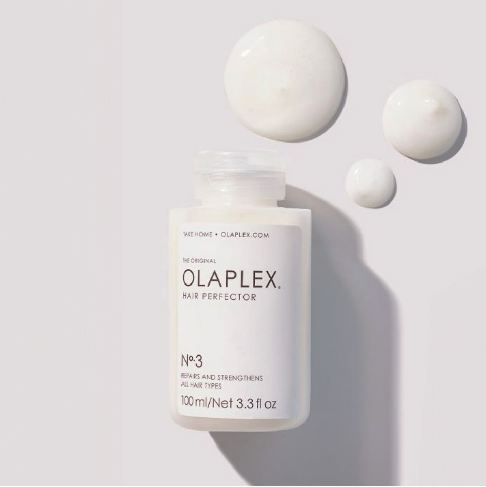 OLAPLEX N°.3 Hair Perfector | Køb hos HairByCshop.dk. Denne hjemmebehandling reparerer og styrker skadet hår ved at genopbygge brudte svovlbindinger, hvilket forbedrer hårets sundhed og glans. Velegnet til alle hårtyper og fri for sulfater, parabener og gluten.