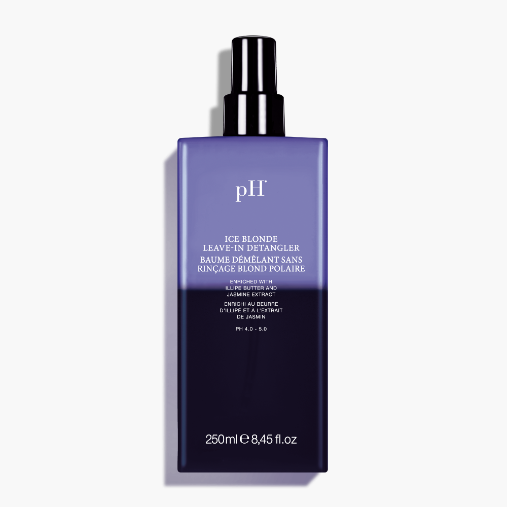 pH Laboratories Ice Blonde Leave-In Detangler 250 ml | Køb hos HairByCshop.dk. Denne leave-in spray er specielt formuleret til at fugte og pleje koldt blondt hår. Den modvirker gule toner og gør håret blødt, skinnende og velduftende. Beriget med illipe-smør og jasmin-ekstrakt. Anvendelse: Ryst godt, spray på fugtigt hår, og style som ønsket.