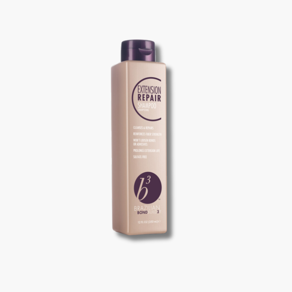 B3 Extension Repair Shampoo | Køb hos HairByCshop.dk. B3 Extension Repair Shampoo er designet til skånsomt at rense og styrke både naturligt hår og extensions. Den indeholder b3 Brazilian Bond Builder-teknologi, som forlænger levetiden på extensions, reducerer skader og forhindrer filtret hår. Denne shampoo er farvebeskyttende og fri for sulfater, parabener og silikone, hvilket gør den ideel til daglig pleje af behandlet hår. Få sundere, glansfuldt hår med B3 Extension Repair Shampoo fra HairByCshop.dk.