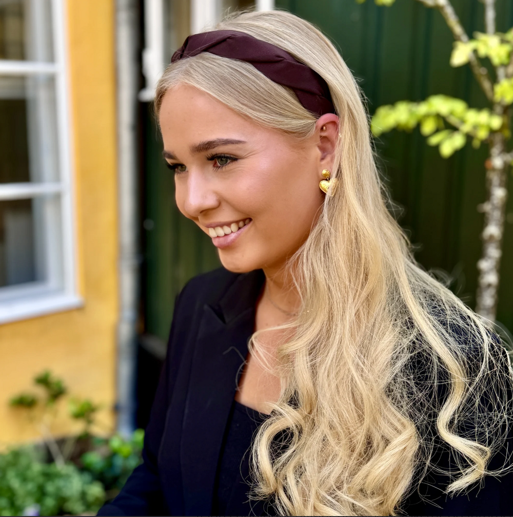 Hårbøjle – Twisted Choko, set tæt på