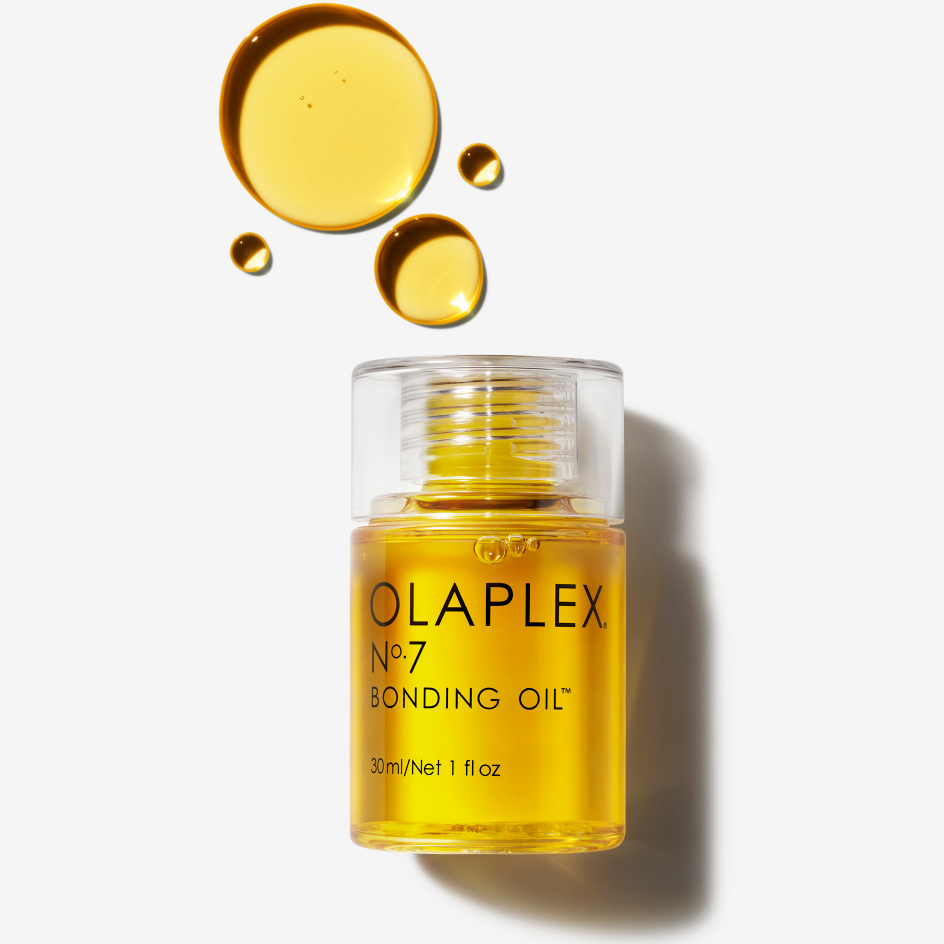 OLAPLEX N°.7 Bonding Oil™ | Køb hos HairByCshop.dk. Denne ultralette, koncentrerede hårolie reparerer og styrker håret, samtidig med at den tilfører intens glans og blødhed. Den reducerer krus og flyvsk hår, beskytter mod varme op til 230°C og forbedrer farvens holdbarhed. Velegnet til alle hårtyper og fri for sulfater, parabener og gluten.