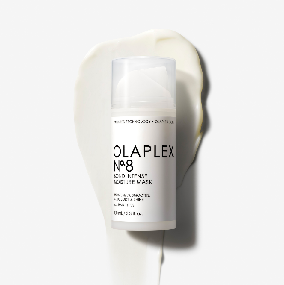 OLAPLEX N°.8 Bond Intense Moisture Mask | Køb hos HairByCshop.dk. Denne dybdegående hårmaske reparerer og fugter skadet hår, samtidig med at den tilfører glans og volumen. Beriget med OLAPLEX's patenterede Bond Building Technology™ styrker den hårets struktur og efterlader det blødt og glansfuldt. Velegnet til alle hårtyper og fri for sulfater, parabener og gluten.