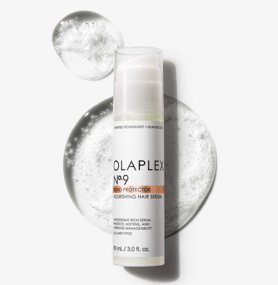 OLAPLEX N°.9 Bond Protector Nourishing Hair Serum | Køb hos HairByCshop.dk. Dette lette, silikonefri serum beskytter håret mod forurening i op til 48 timer og giver varmebeskyttelse op til 230°C. Beriget med antioxidanter og OLAPLEX's patenterede Bond Building Technology™ styrker det håret, reducerer krus og tilfører glans. Velegnet til alle hårtyper og fri for sulfater, parabener og gluten.