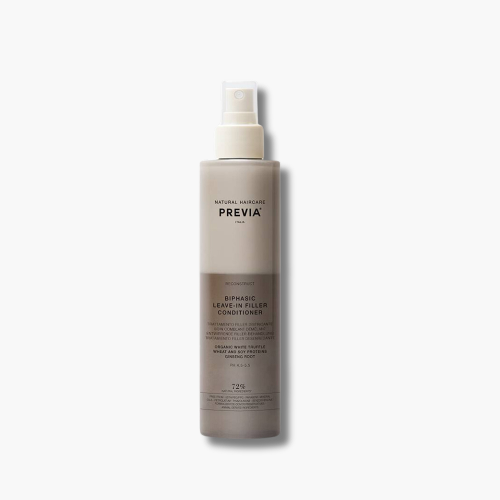 Previa Filler Leave-in Conditioner Spray 200 ml | Køb hos HairByCshop.dk. Denne genopbyggende leave-in spray tilfører fugt og glans til håret uden at tynge det ned. Den gør håret nemmere at rede ud, beskytter mod varme og efterlader det silkeblødt. Velegnet til alle hårtyper, især tørt og skadet hår. Anvendes i fugtigt eller tørt hår; spray jævnt i længderne og style som ønsket. Fri for kunstige farvestoffer og ingredienser af animalsk oprindelse.