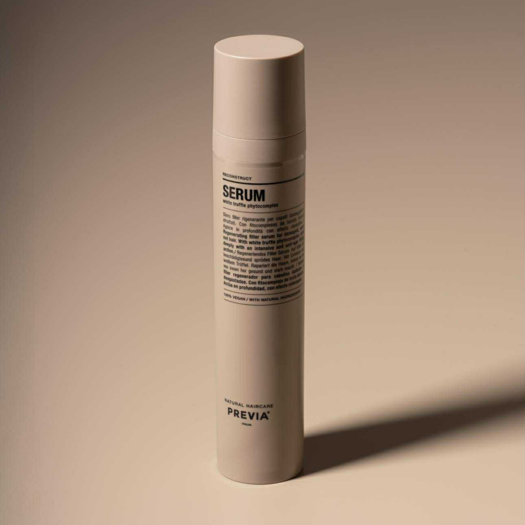 Previa Reconstruct Filler Serum 50 ml | Køb hos HairByCshop.dk. Dette regenererende serum er specielt udviklet til at reparere og genopbygge beskadiget og skrøbeligt hår. Med en dybdegående anti-age effekt styrker det håret indefra, gør det sundt og stærkt, samtidig med at det beskytter mod varme, eliminerer spaltede spidser og efterlader håret blødt og skinnende. Anvendes i fugtigt eller tørt hår; fordel jævnt og style som ønsket. Fri for kunstige farvestoffer og ingredienser af animalsk oprindelse.