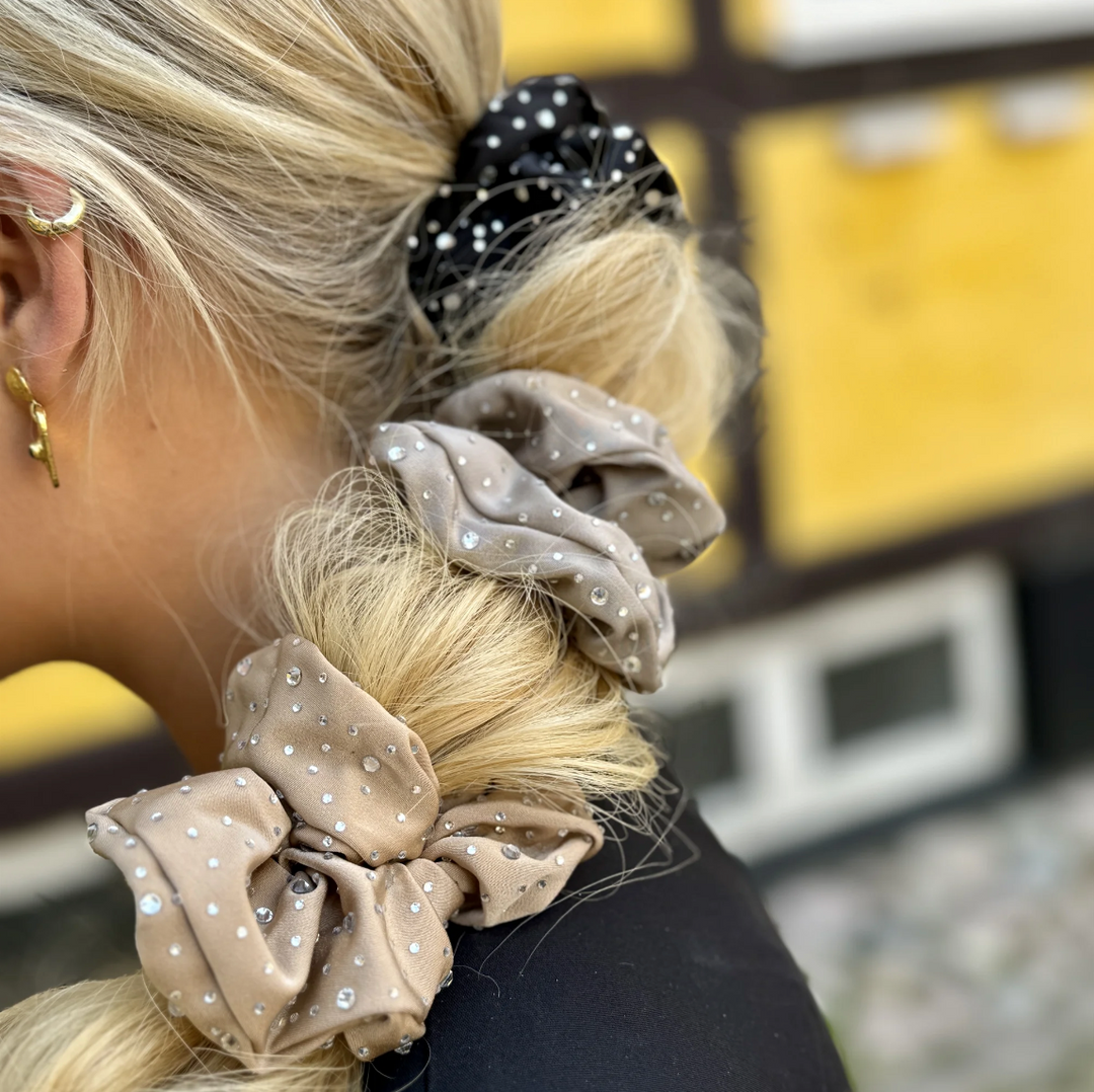 Scrunchie Saga, i håret