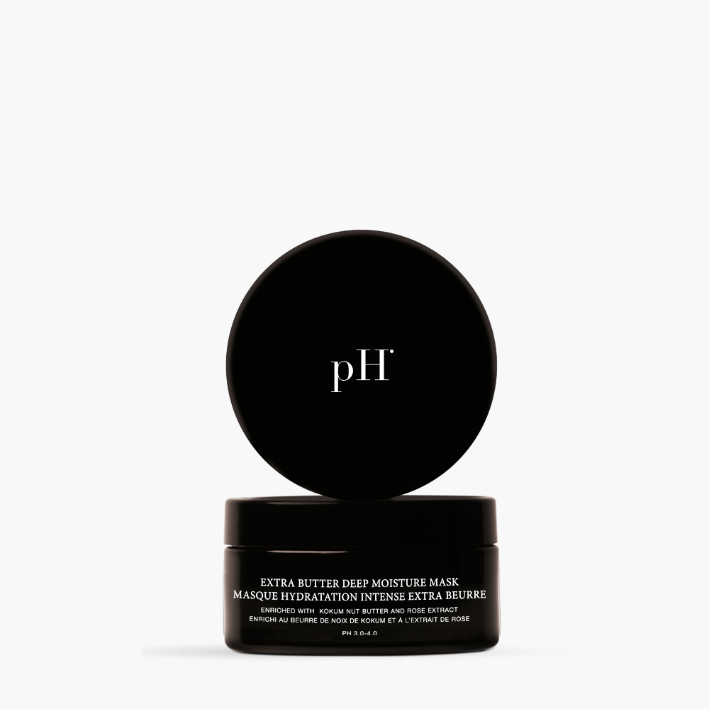 pH Laboratories Deep Moisture Mask 200 ml | Køb hos HairByCshop.dk. Denne dybdegående hårmaske er beriget med kokum-smør og rosenekstrakt, der intensivt fugter og regenererer tørt og skadet hår. Den efterlader håret blødt, glansfuldt og sundt. Velegnet til alle hårtyper, især tørt og kruset hår. Anvendes efter hårvask; påfør i håndklædetørt hår, lad virke i 5-10 minutter og skyl grundigt.