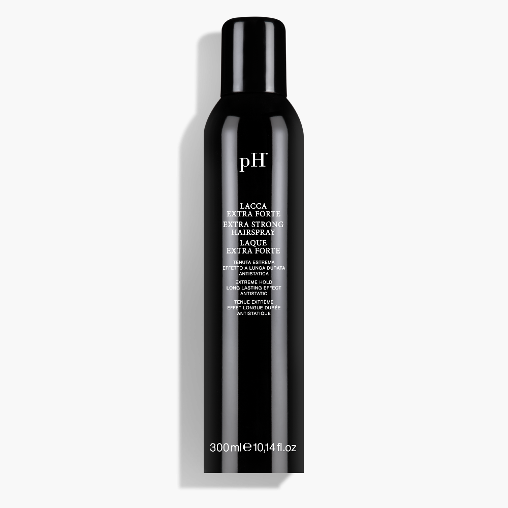 pH Laboratories Extra Strong Hairspray 300 ml | Køb hos HairByCshop.dk. Denne hårlak giver et ekstra stærkt hold med en mat finish, ideel til både løst hår og opsætninger, der skal holde hele dagen. Den holder håret på plads uden at gøre det stift, hvilket gør den perfekt til langt hår og til at tæmme små, flyvske hår. Anvendelse: Spray jævnt over tørt hår fra ca. 20 cm afstand for at opnå det ønskede hold.