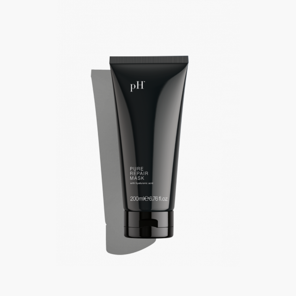 pH Laboratories Pure Repair Mask 200 ml | Køb hos HairByCshop.dk. Denne dybdegående hårmaske er beriget med hyaluronsyre, der genopbygger og styrker skadet og kemisk behandlet hår. Den tilfører intens fugt, reducerer krus og efterlader håret blødt, glansfuldt og sundt. Velegnet til alle hårtyper, især tørt og beskadiget hår. Anvendelse: Påfør i håndklædetørt hår, lad virke i 5-10 minutter og skyl grundigt.